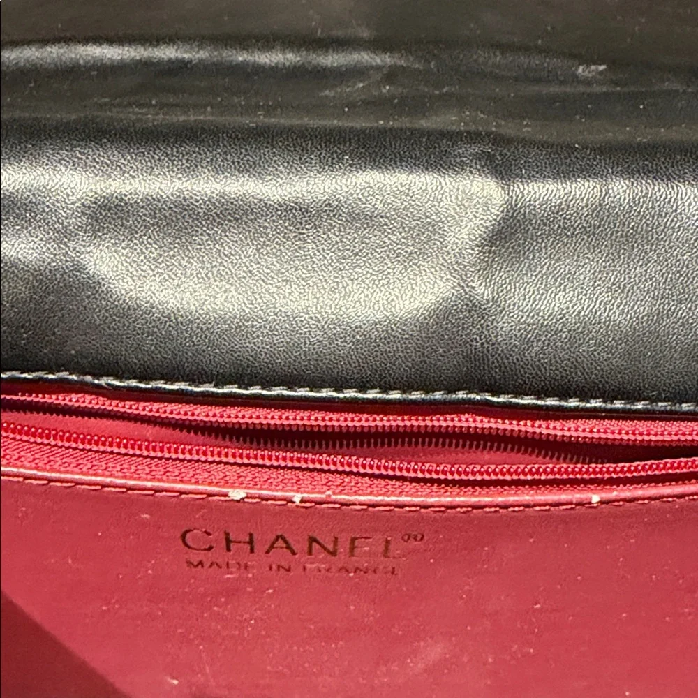 Chic Black Quilted Crossbody Bag with Chain Strap - Picture 9 of 14